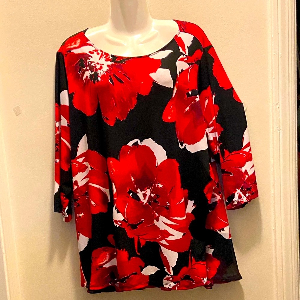 NWOT Susan Graver 2X 3/4 Sleeve scoop neck 31”tunic red floral print